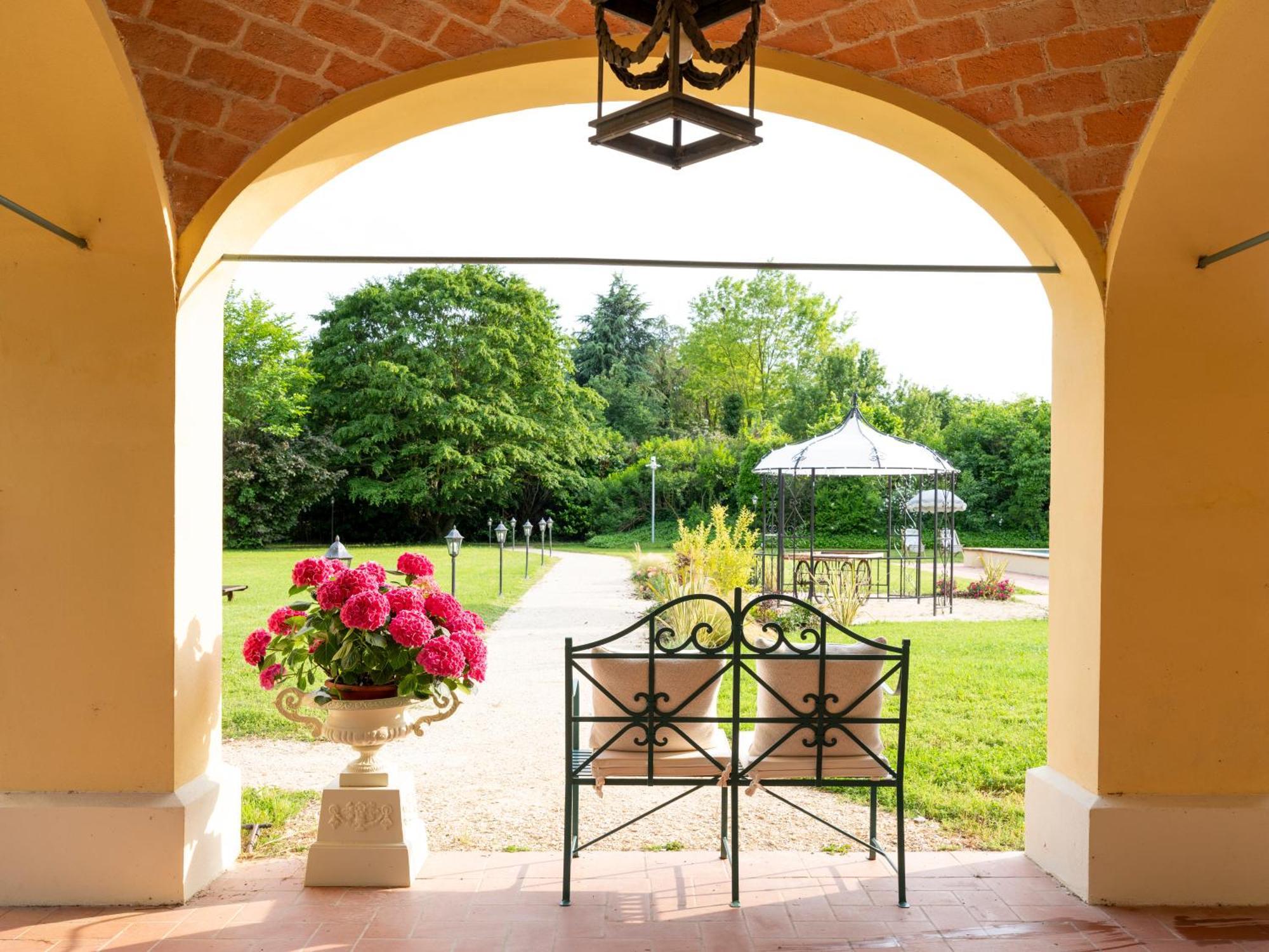 Elizabeth Country House, A Member Of Design Hotels Minerbio Екстер'єр фото